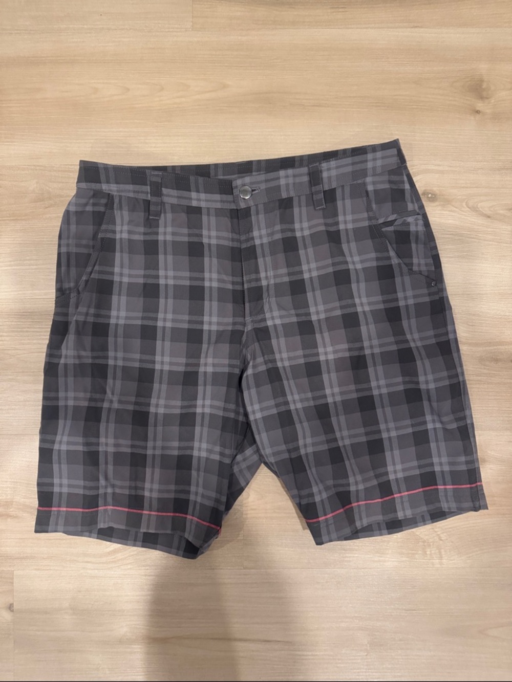 Lululemon Athletica Men's 34 Black & Gray Plaid Flat Front Shorts